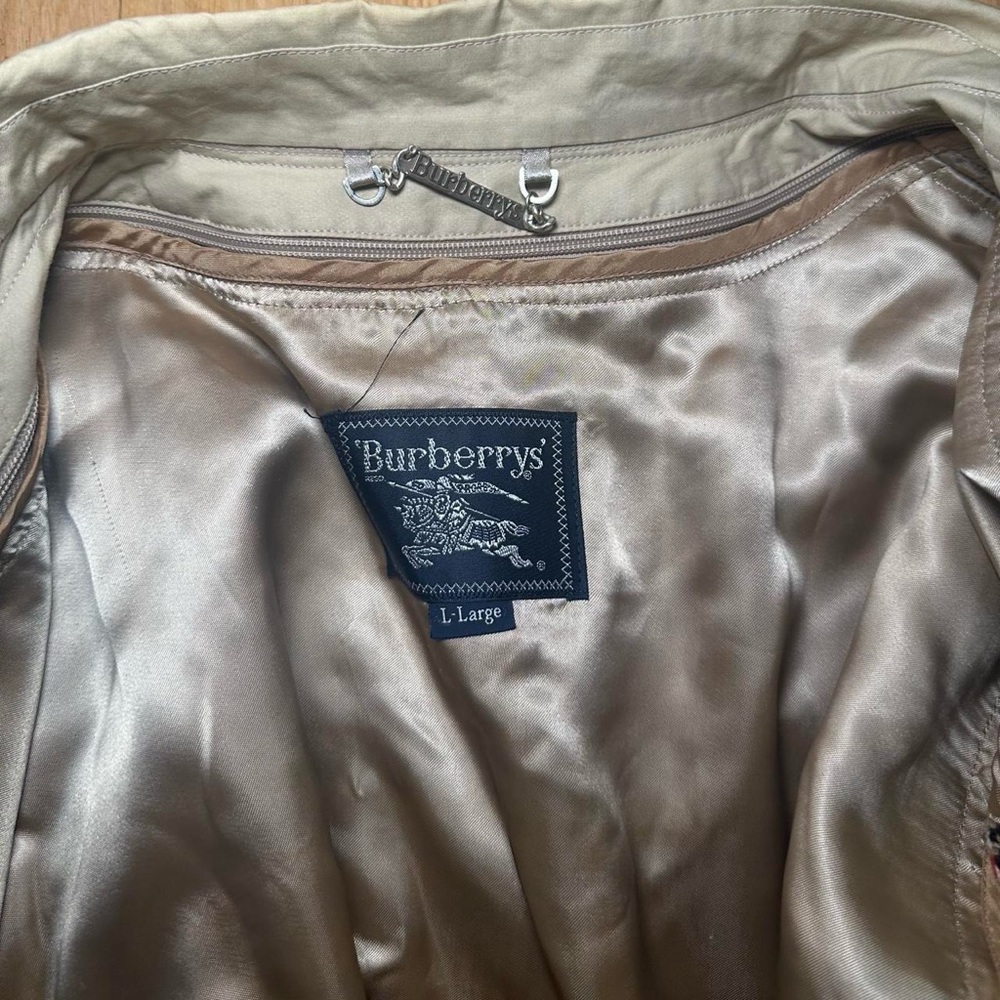 Zip up Burberry trench coat large - Picture 5 of 8